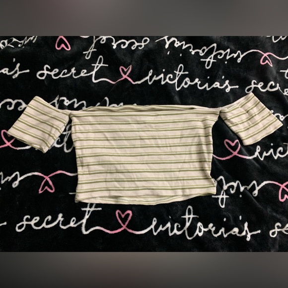 Soft A&F Rib Off-The-Shoulder Cropped Tank - Picture 1 of 6